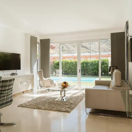 Villa Helene Tauro, Heated Pool, Wi-fi, Bbq