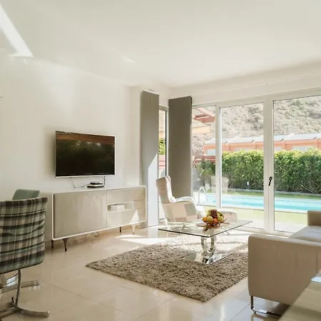 Helene Tauro, Heated Pool, Wi-fi, Bbq Villa *